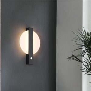 Eclipse wall lamp